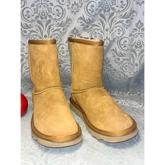Tan Shearling winter Boots Sz 6 - Like New - Picture 5 of 5